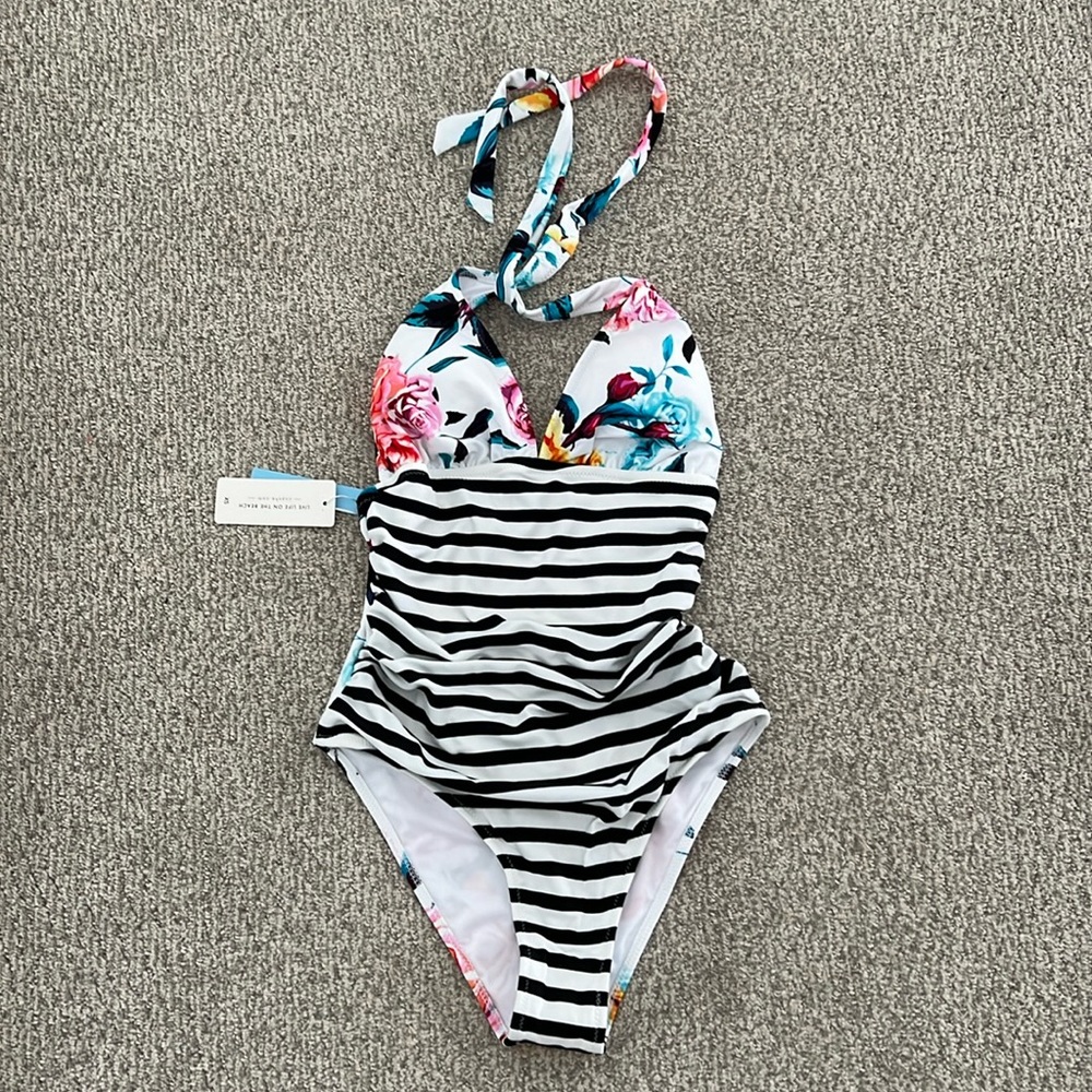 Cupshe NWT Halter Plunge one Piece Swimsuit size XS